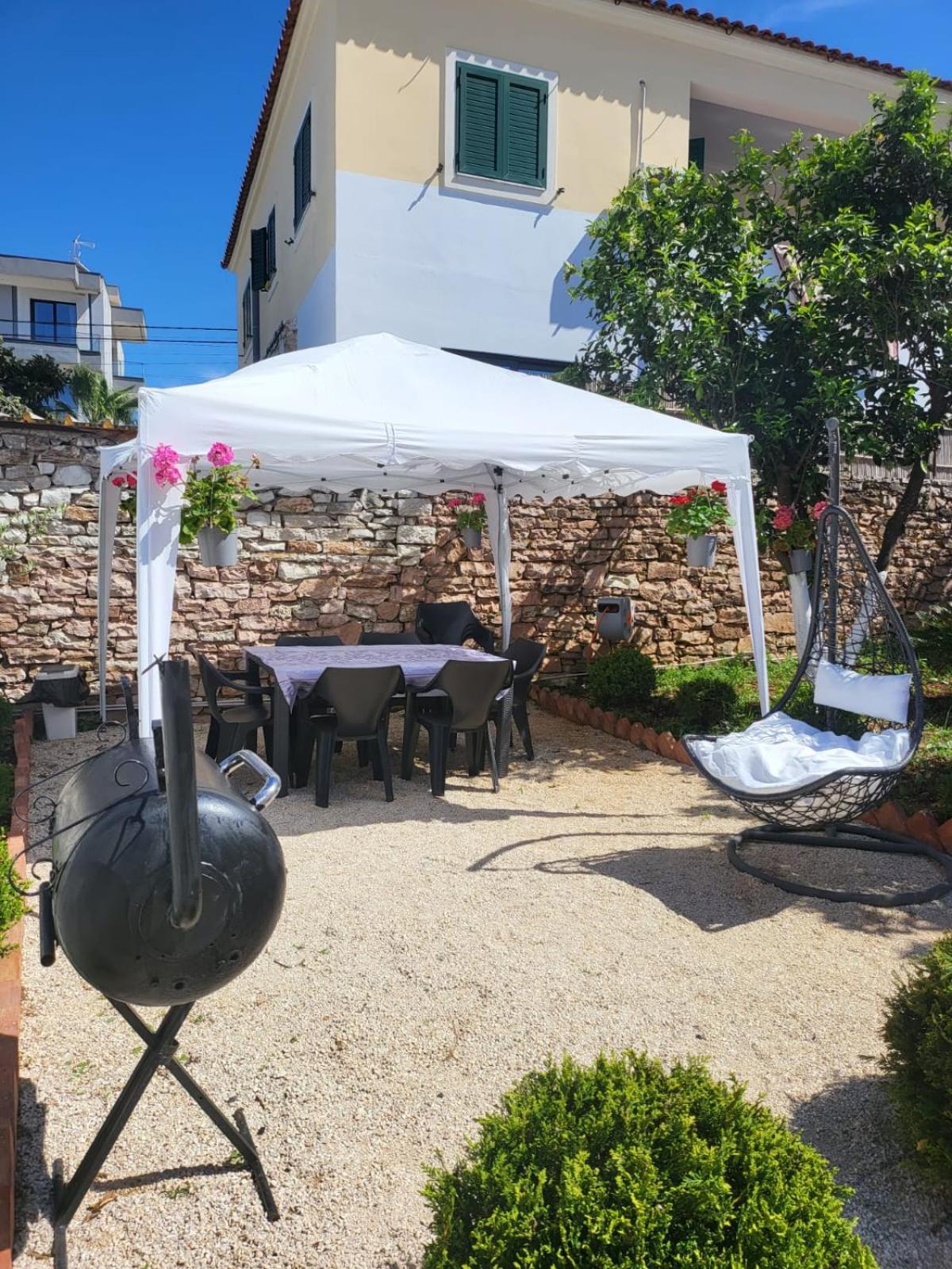 Vila Ademi Εξαμίλιο Εξωτερικό φωτογραφία